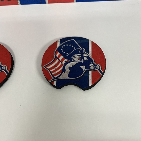 New England Patriots License Plate With Cup Holder Inserts - Picture 2 of 4